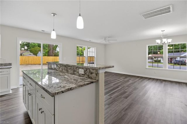 572 Laurel ST, Franklin, VA 23851