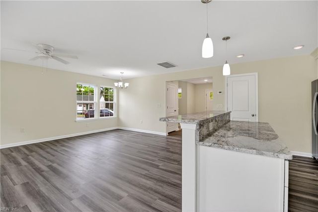 572 Laurel ST, Franklin, VA 23851