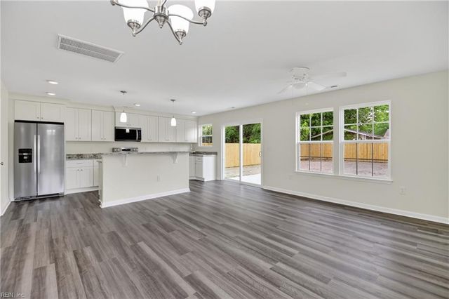 572 Laurel ST, Franklin, VA 23851