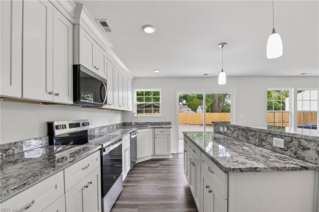 572 Laurel ST, Franklin, VA 23851