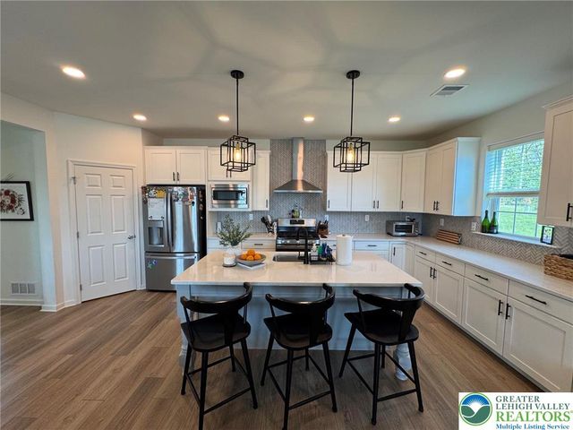 5052 Bellflower Drive, North Whitehall Twp, PA 18078