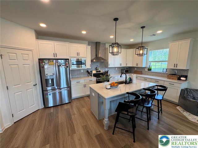 5052 Bellflower Drive, North Whitehall Twp, PA 18078