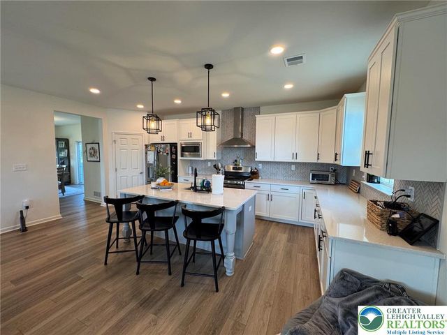 5052 Bellflower Drive, North Whitehall Twp, PA 18078