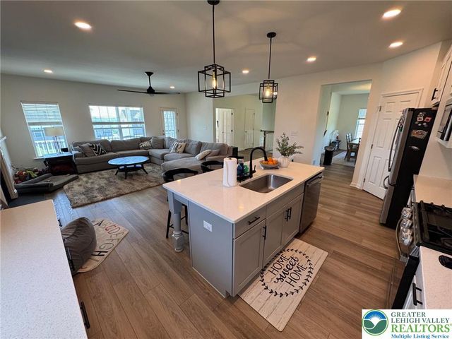 5052 Bellflower Drive, North Whitehall Twp, PA 18078