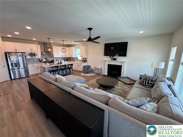 5052 Bellflower Drive, North Whitehall Twp, PA 18078