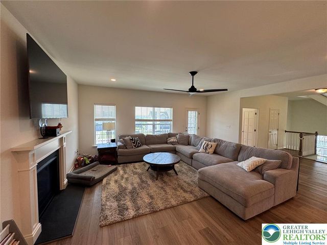 5052 Bellflower Drive, North Whitehall Twp, PA 18078