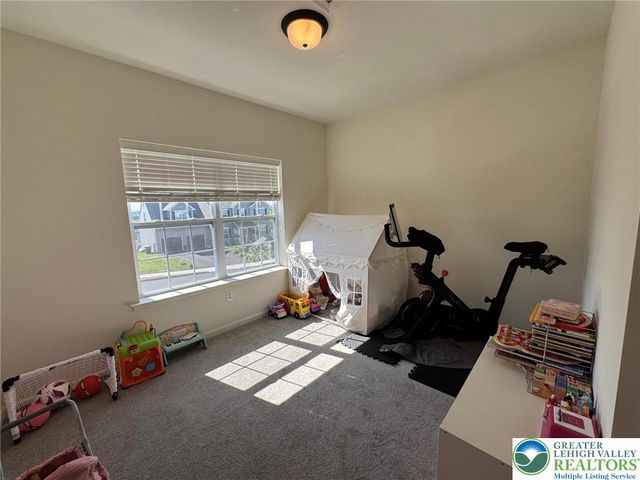 5052 Bellflower Drive, North Whitehall Twp, PA 18078