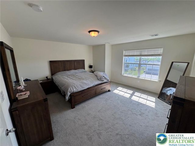 5052 Bellflower Drive, North Whitehall Twp, PA 18078