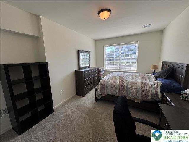 5052 Bellflower Drive, North Whitehall Twp, PA 18078
