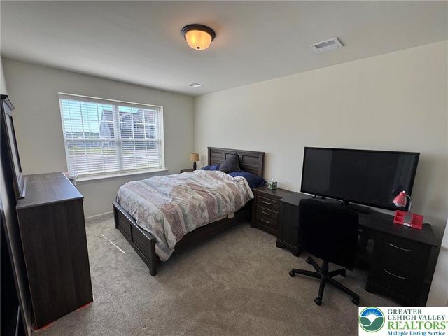 5052 Bellflower Drive, North Whitehall Twp, PA 18078