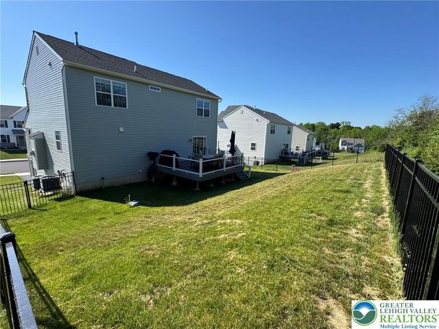 5052 Bellflower Drive, North Whitehall Twp, PA 18078