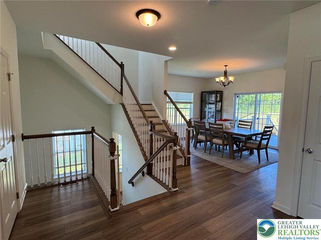 5052 Bellflower Drive, North Whitehall Twp, PA 18078