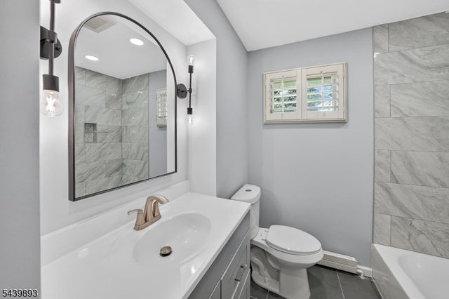 3 Fulper Pl, Clinton Twp., NJ 08809