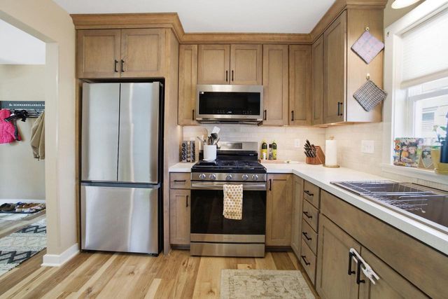 4554 S Vermont AVENUE, Saint Francis, WI 53235