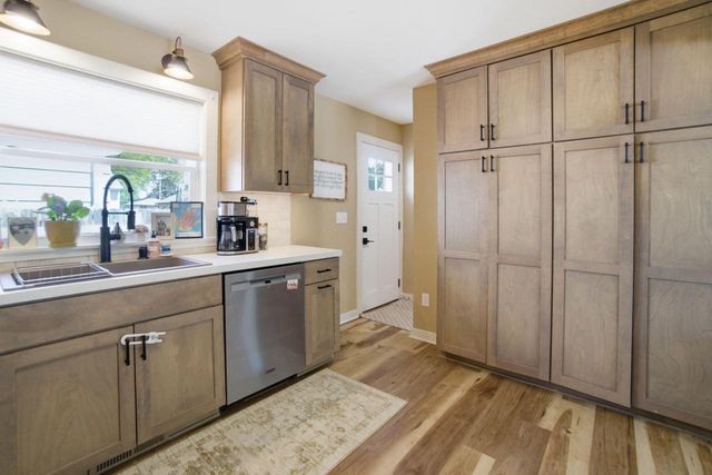 4554 S Vermont AVENUE, Saint Francis, WI 53235