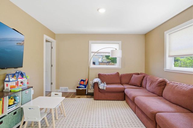 4554 S Vermont AVENUE, Saint Francis, WI 53235