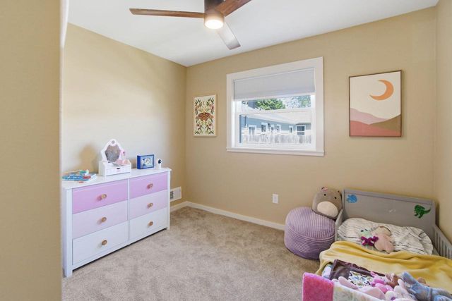 4554 S Vermont AVENUE, Saint Francis, WI 53235
