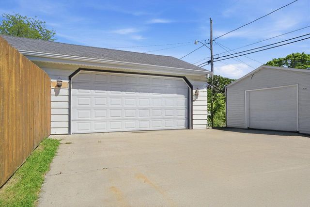 4554 S Vermont AVENUE, Saint Francis, WI 53235