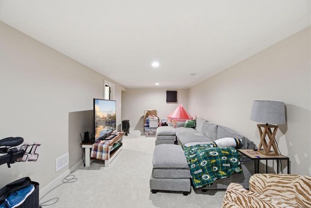 4554 S Vermont AVENUE, Saint Francis, WI 53235
