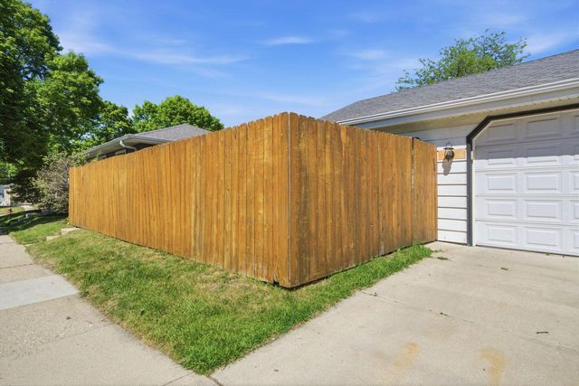 4554 S Vermont AVENUE, Saint Francis, WI 53235