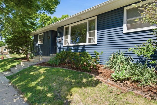 4554 S Vermont AVENUE, Saint Francis, WI 53235