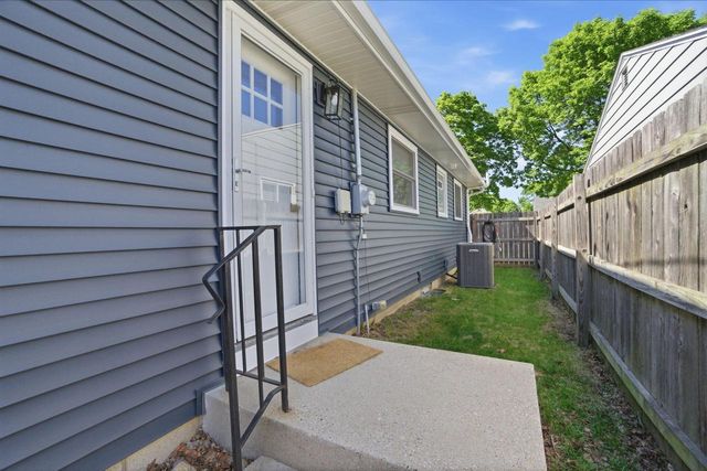 4554 S Vermont AVENUE, Saint Francis, WI 53235