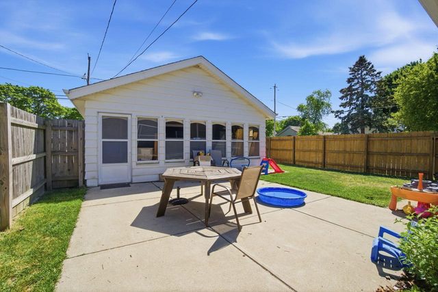 4554 S Vermont AVENUE, Saint Francis, WI 53235