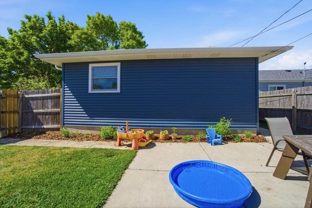 4554 S Vermont AVENUE, Saint Francis, WI 53235