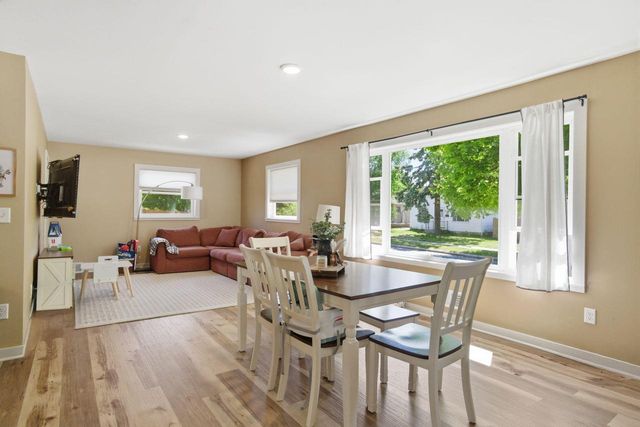 4554 S Vermont AVENUE, Saint Francis, WI 53235
