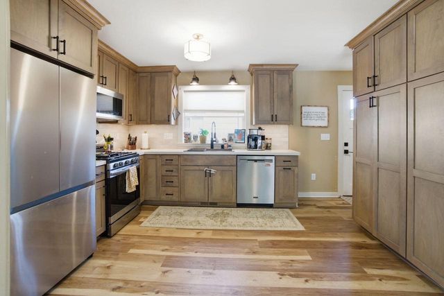 4554 S Vermont AVENUE, Saint Francis, WI 53235