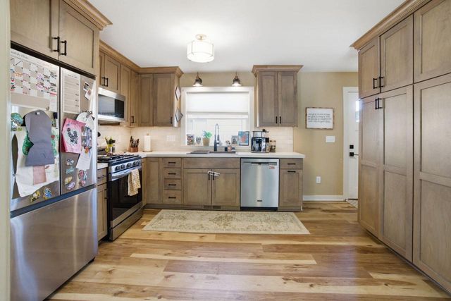 4554 S Vermont AVENUE, Saint Francis, WI 53235