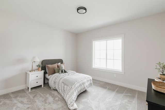 5624 163rd Street, Urbandale, IA 50323