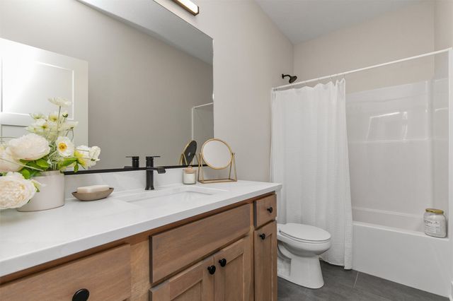 5624 163rd Street, Urbandale, IA 50323