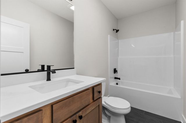 5624 163rd Street, Urbandale, IA 50323