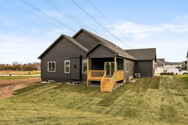 5624 163rd Street, Urbandale, IA 50323