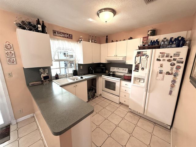 810 N Golf Dr 810, Hollywood, FL 33021