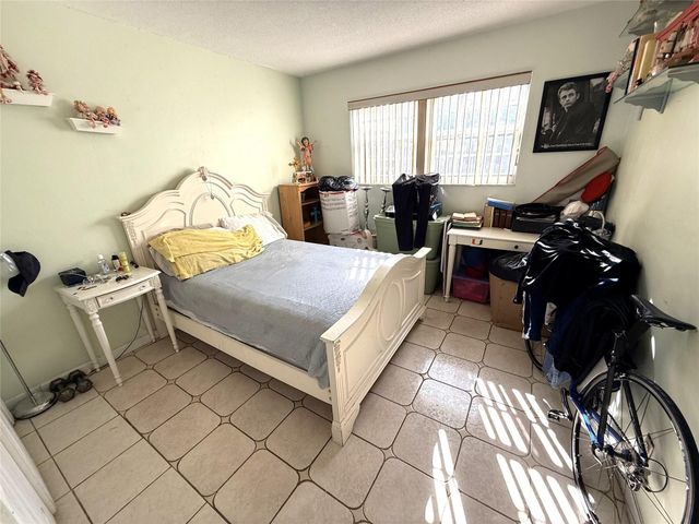 810 N Golf Dr 810, Hollywood, FL 33021