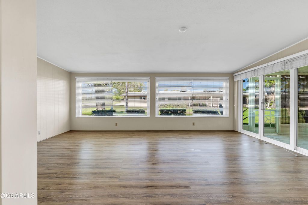 10024 W LAKEVIEW Circle S, Sun City, AZ 85351 — photo 3