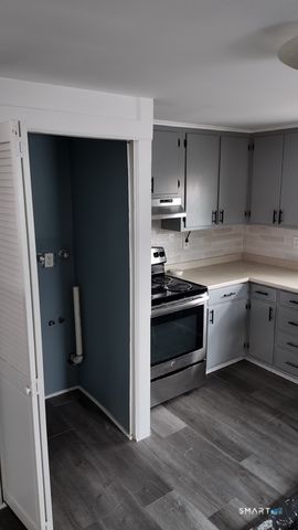 131 Ruth Street 2nd Floor, Bridgeport, CT 06606