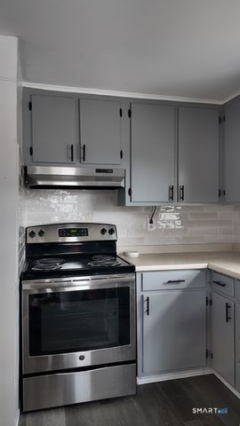 131 Ruth Street 2nd Floor, Bridgeport, CT 06606