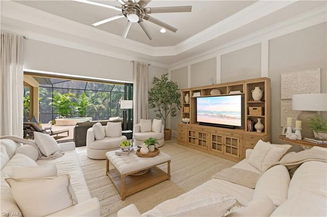 1467 Mockingbird DR, Naples, FL 34120