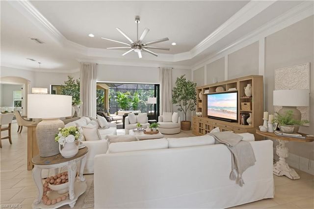 1467 Mockingbird DR, Naples, FL 34120