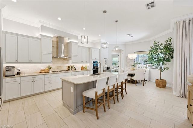 1467 Mockingbird DR, Naples, FL 34120