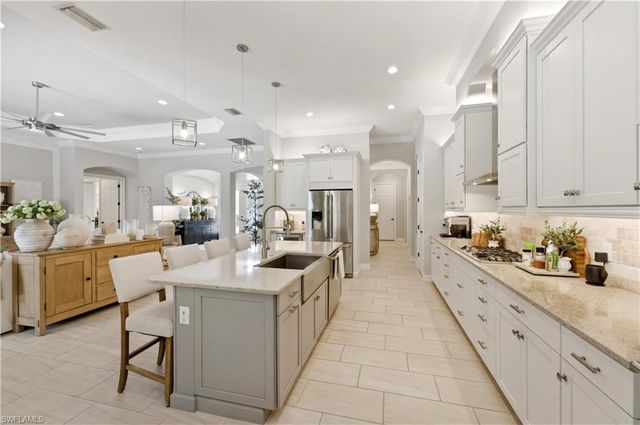 1467 Mockingbird DR, Naples, FL 34120