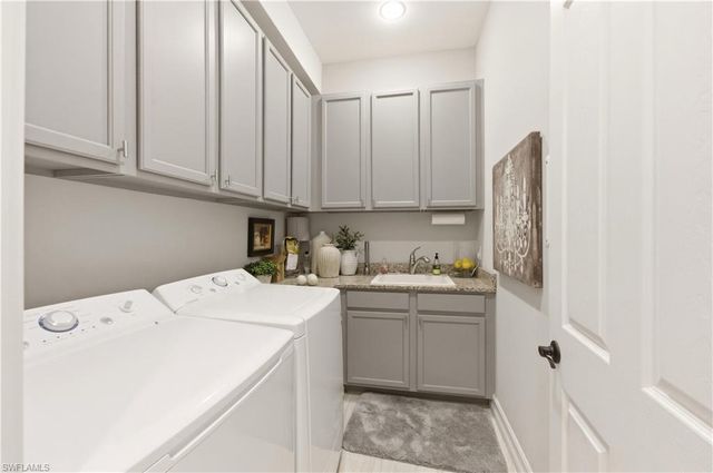 1467 Mockingbird DR, Naples, FL 34120