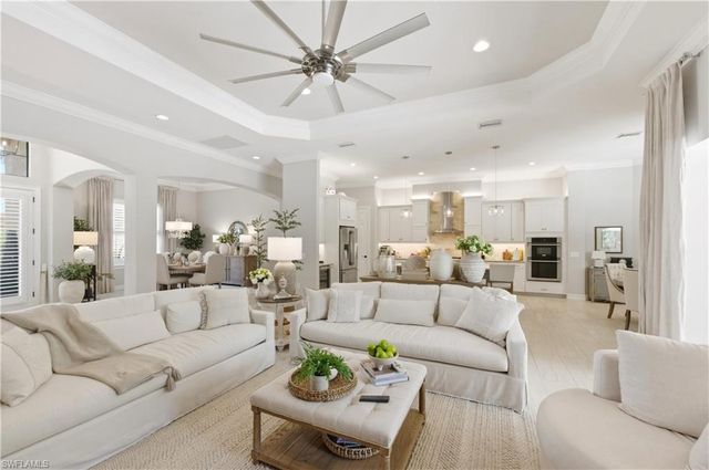 1467 Mockingbird DR, Naples, FL 34120