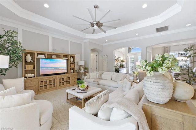 1467 Mockingbird DR, Naples, FL 34120