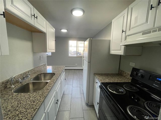 1590 Clinton 2, Aurora, CO 80010