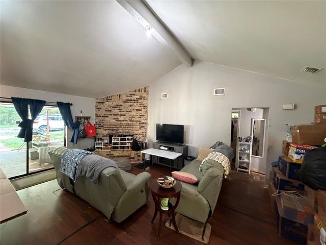 606 Pine Tree Road, Huntsville, TX 77320