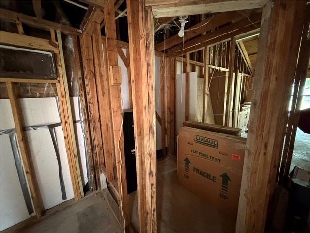 606 Pine Tree Road, Huntsville, TX 77320